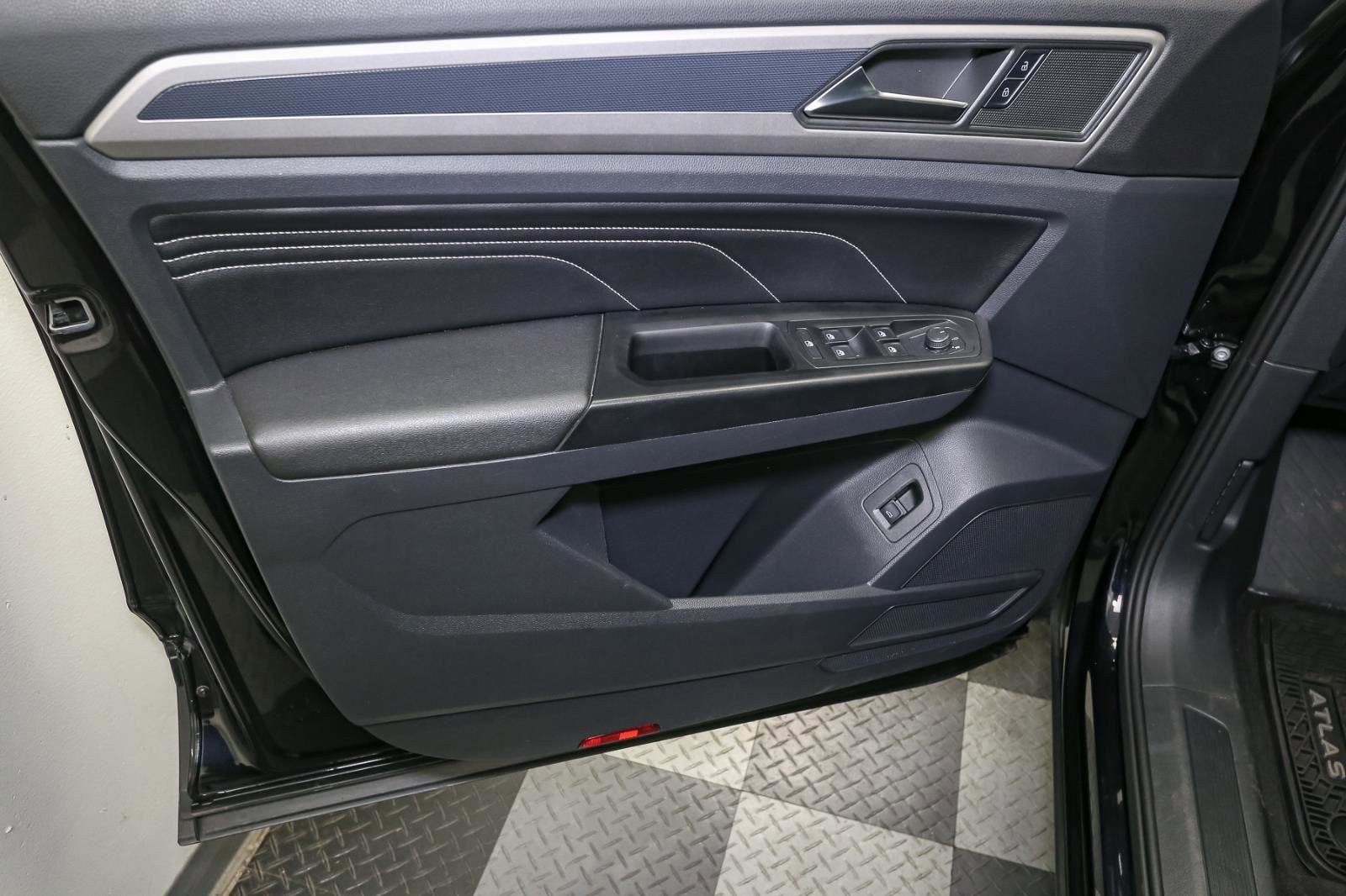 Certified 2020 Volkswagen Atlas Cross Sport SEL image 45