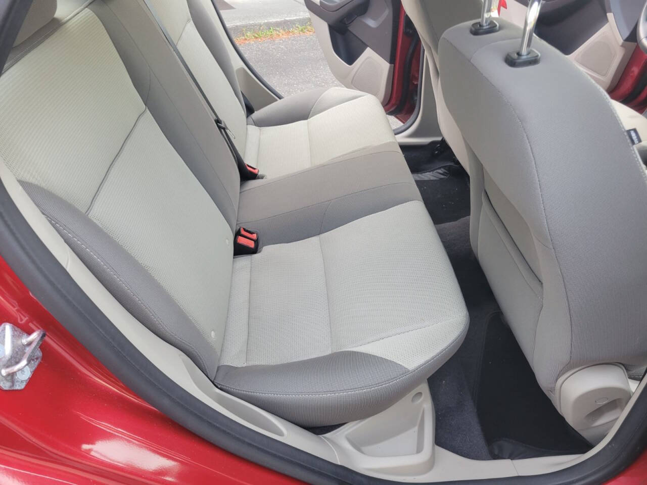 Used 2012 Ford Focus SE FWD image 10