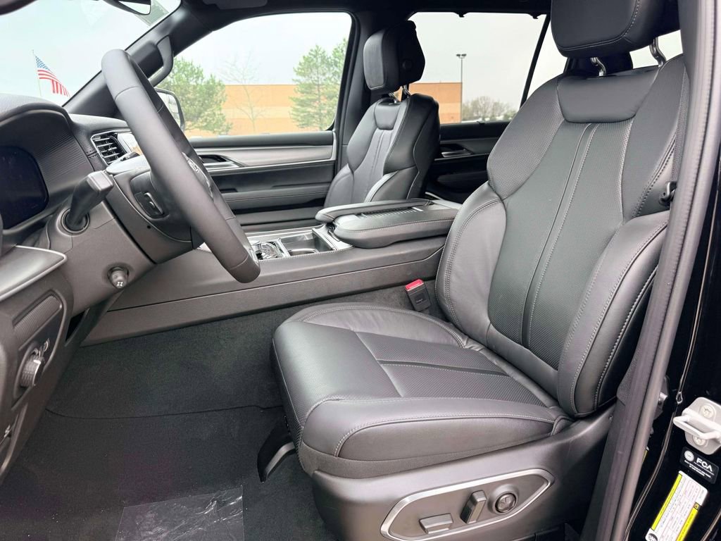 New 2026 Jeep Grand Wagoneer L Limited w/ Convenience Group I image 15