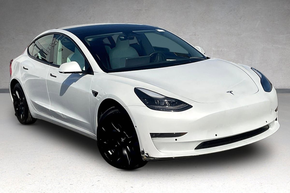 Used 2023 Tesla Model 3 Standard Range RWD image 2
