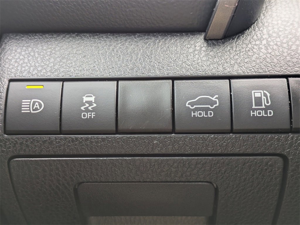 Used 2024 Toyota Camry SE image 25