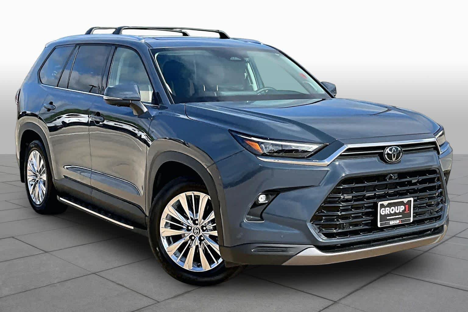 Used 2025 Toyota Grand Highlander AWD image 3