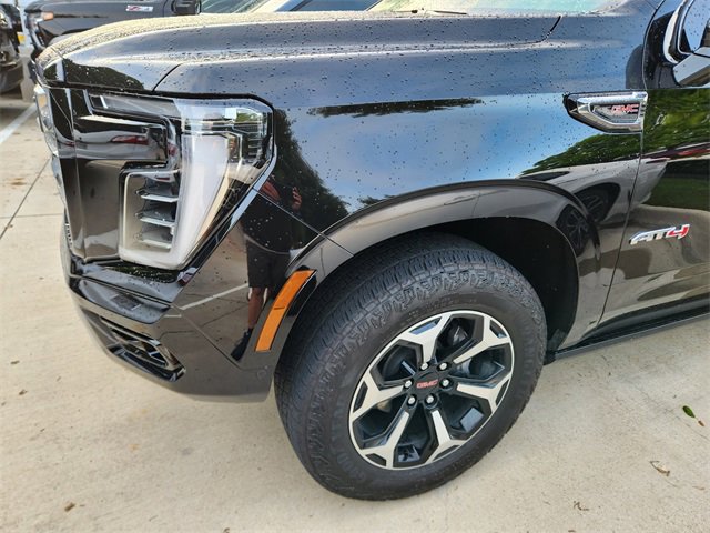Used 2025 GMC Yukon AT4 w/ AT4 Premium Plus Package AWD/4WD image 7