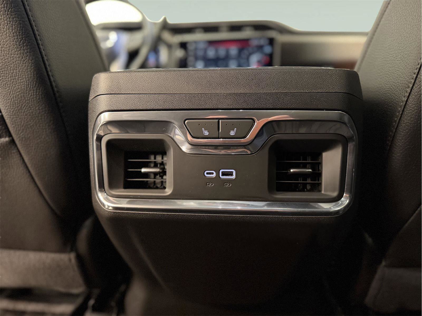 Certified 2025 GMC Sierra 3500 Denali w/ Denali Reserve Package image 38