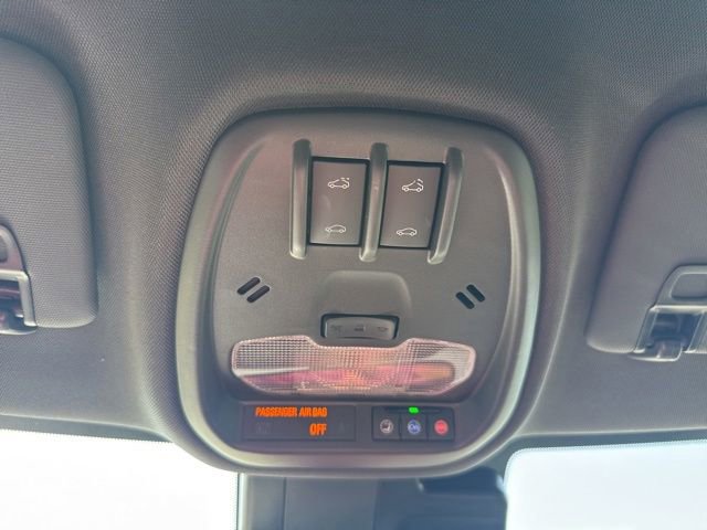 Used 2025 Chevrolet Trax RS w/ Sunroof Package FWD image 27