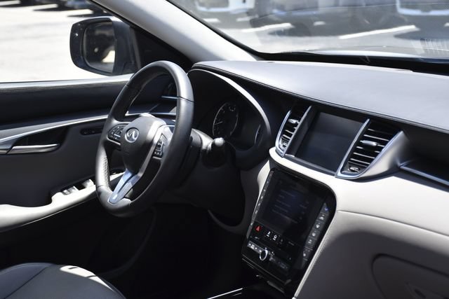 Certified 2025 INFINITI QX50 Luxe AWD/4WD image 30