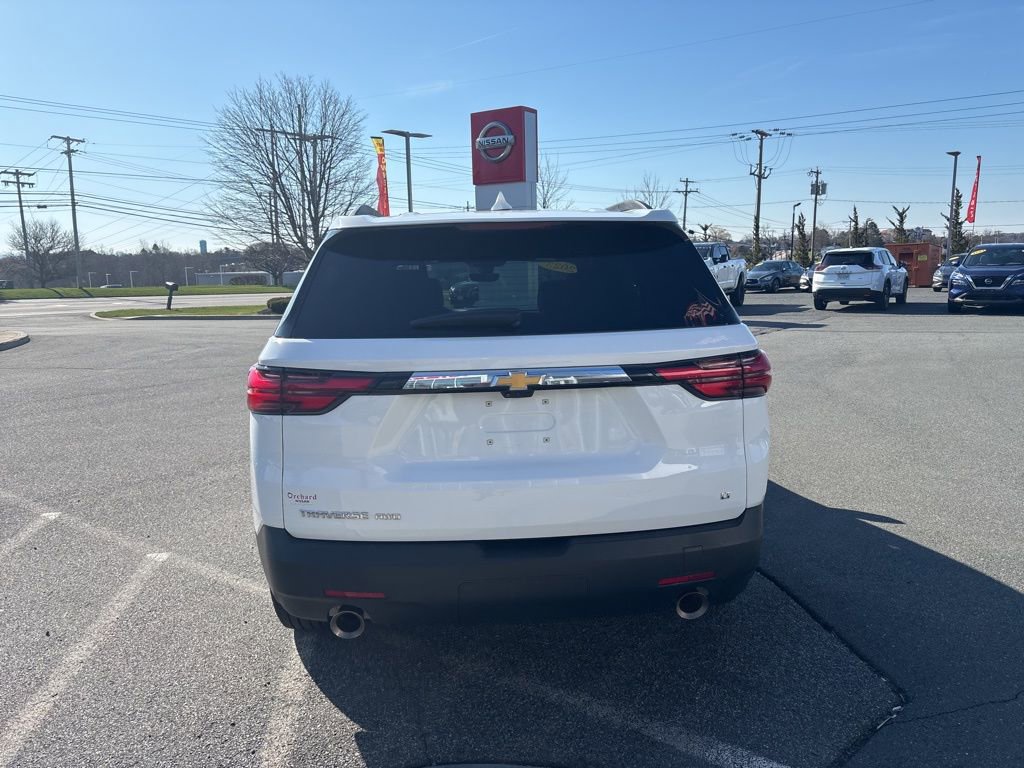 Used 2023 Chevrolet Traverse LT w/ Rear Camera Mirror Package image 6