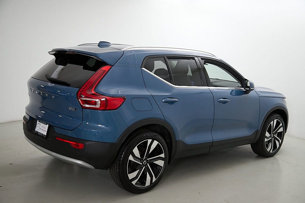 Certified 2025 Volvo XC40 B5 Ultra AWD/4WD image 9