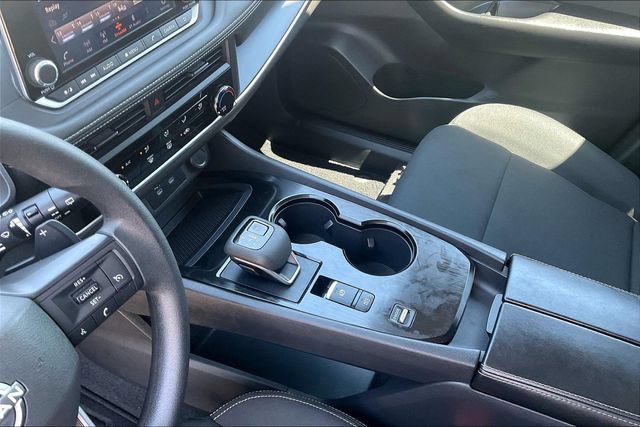 Used 2025 Nissan Rogue S FWD image 12