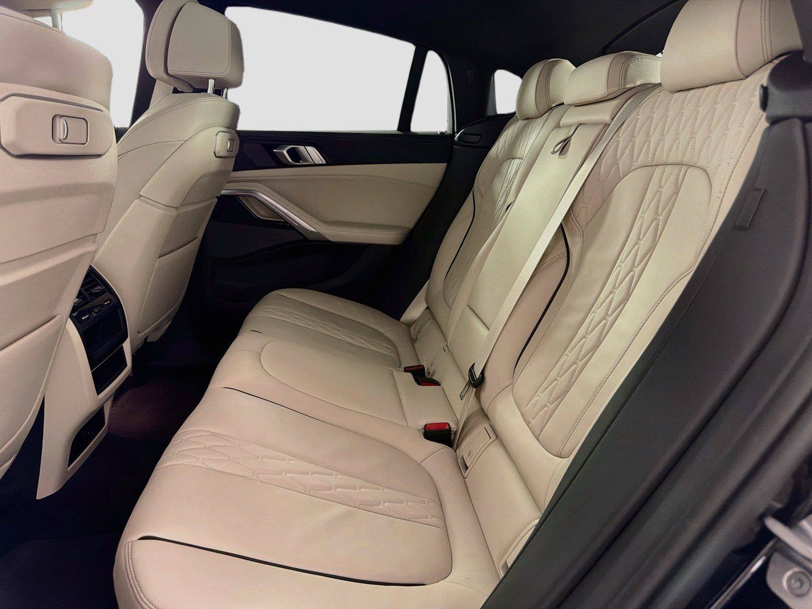 Used 2025 BMW X6 M60i w/ Parking Assistance Package AWD/4WD image 25