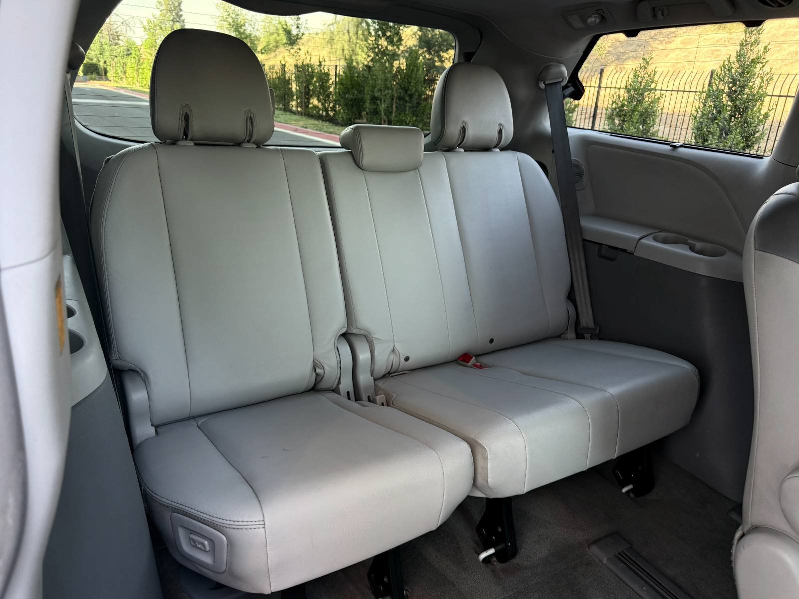 Used 2012 Toyota Sienna Limited w/ Premium Pkg FWD image 34