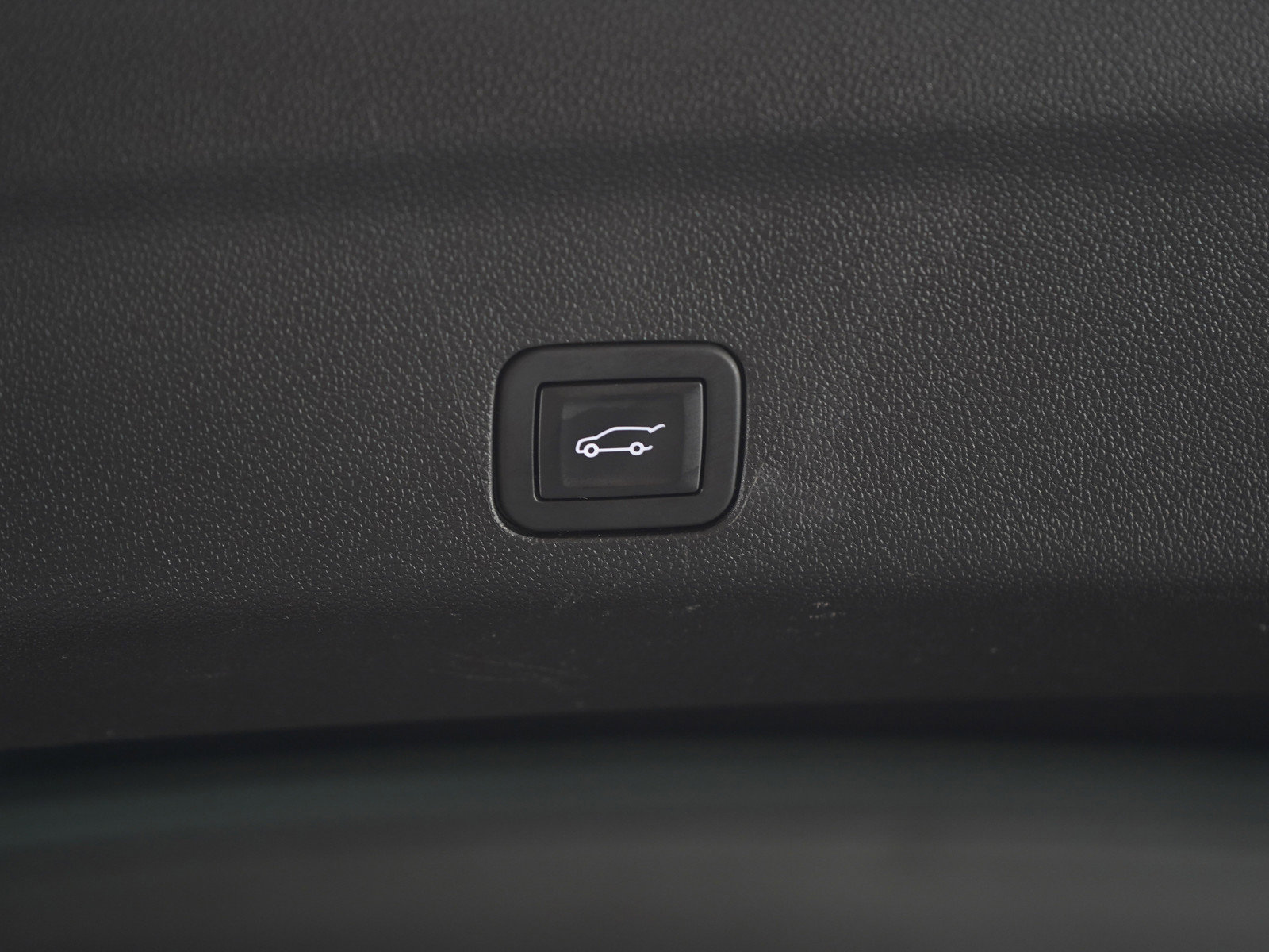 Used 2025 GMC Yukon Denali w/ Denali Reserve Package image 11