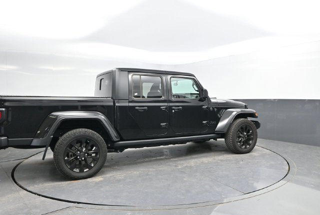 Used 2025 Jeep Gladiator Sport AWD/4WD image 2