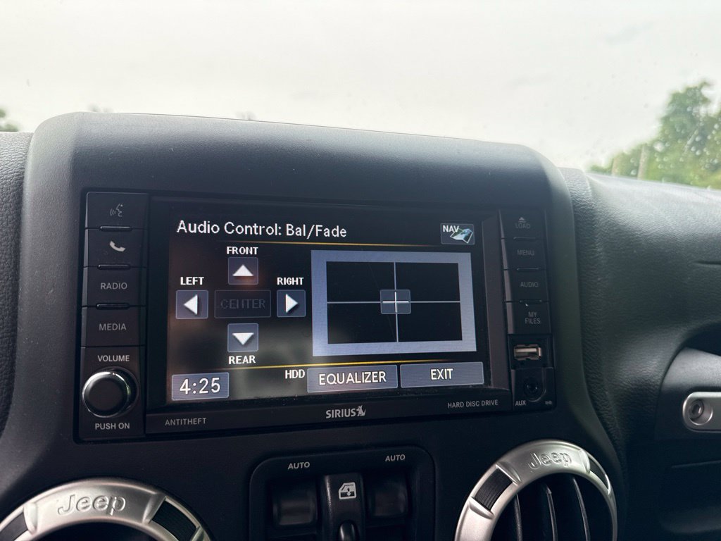 Used 2016 Jeep Wrangler Unlimited Sahara w/ Connectivity Group AWD/4WD image 24