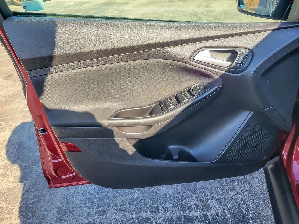 Used 2015 Ford Focus SE image 20