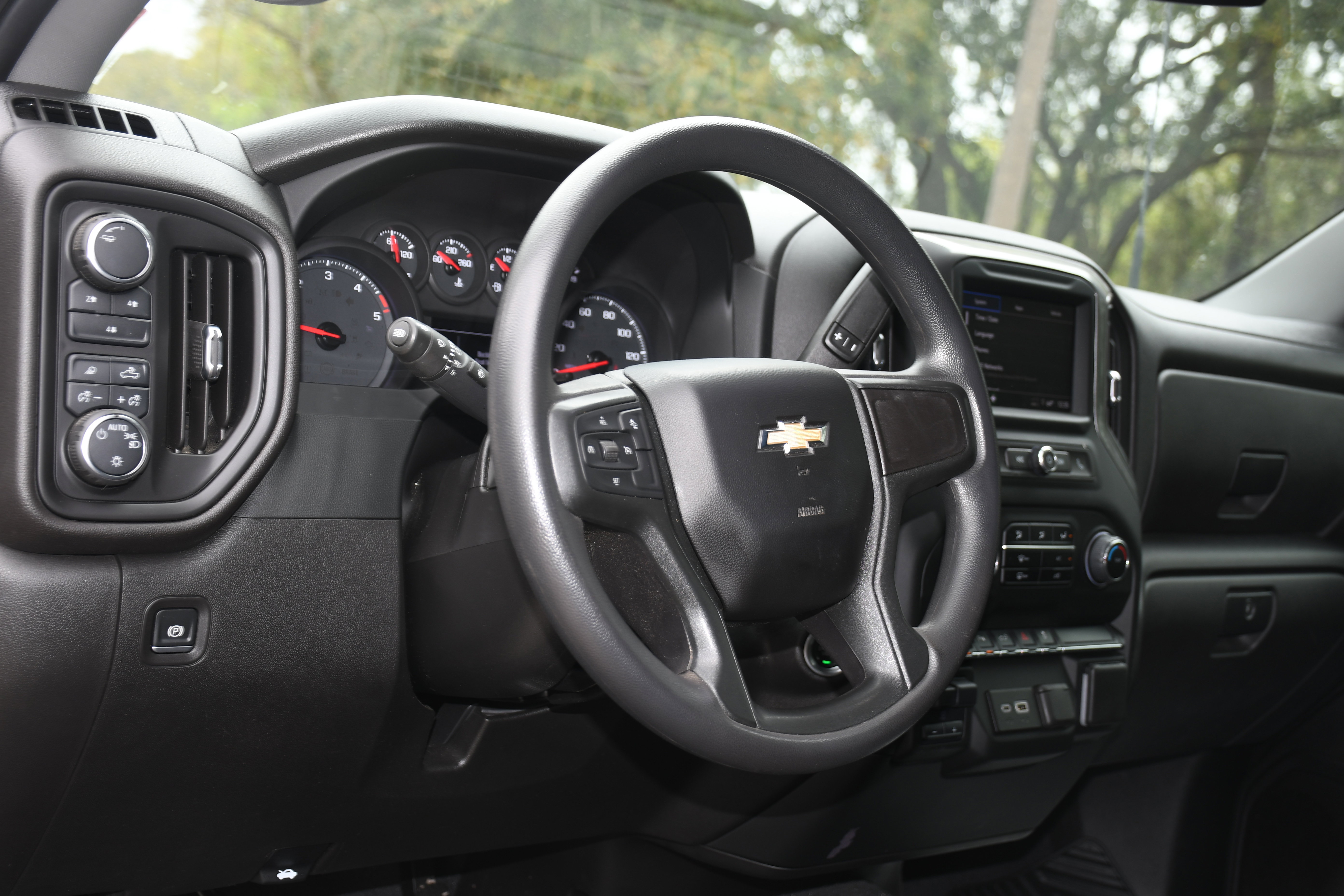 Used 2024 Chevrolet Silverado 2500 Custom w/ Custom Value Package image 8