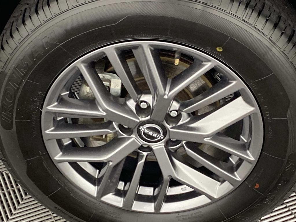 Used 2024 Nissan Rogue S AWD/4WD image 26