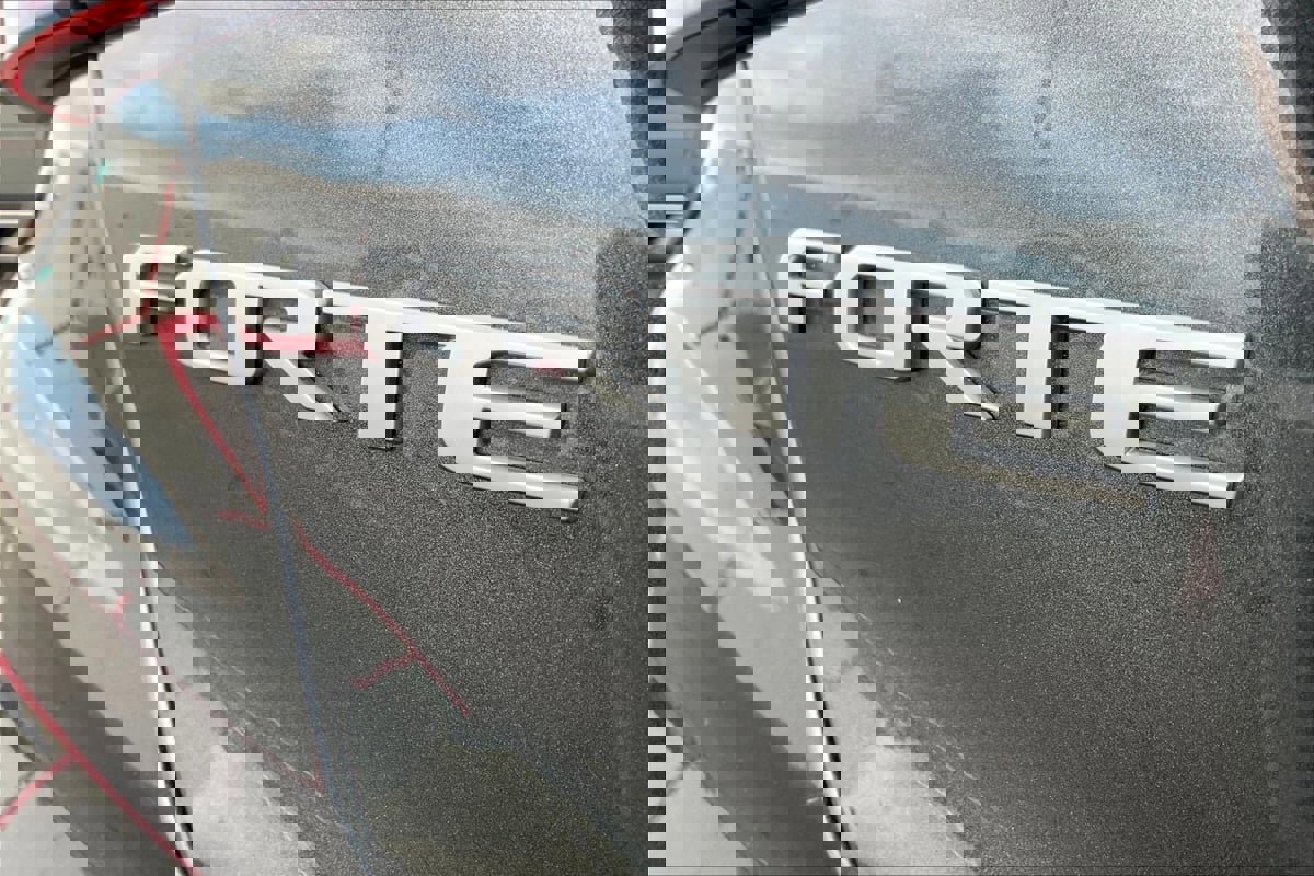 Used 2022 Kia Forte LXS image 8