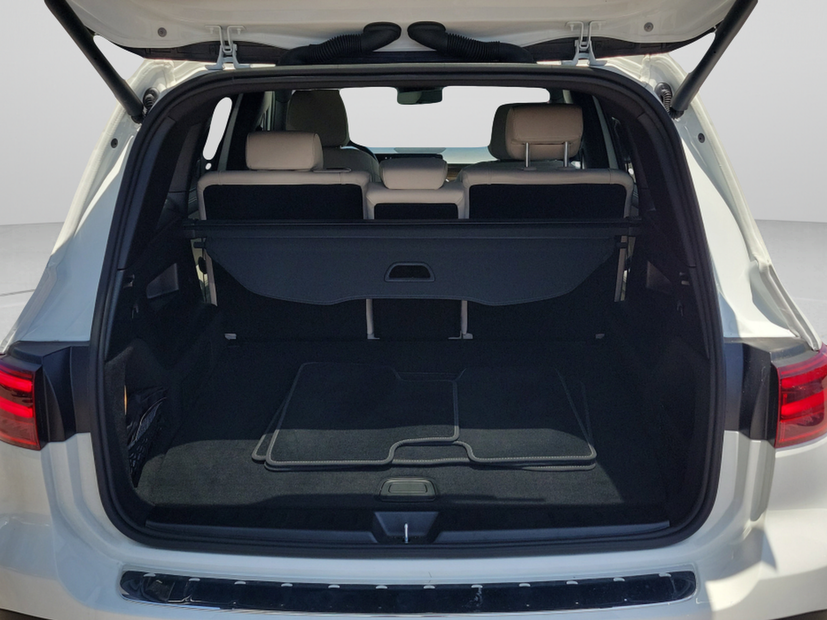 Used 2026 Mercedes-Benz GLB 250 image 5