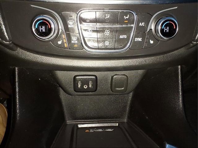 Used 2023 Chevrolet Traverse LT image 17