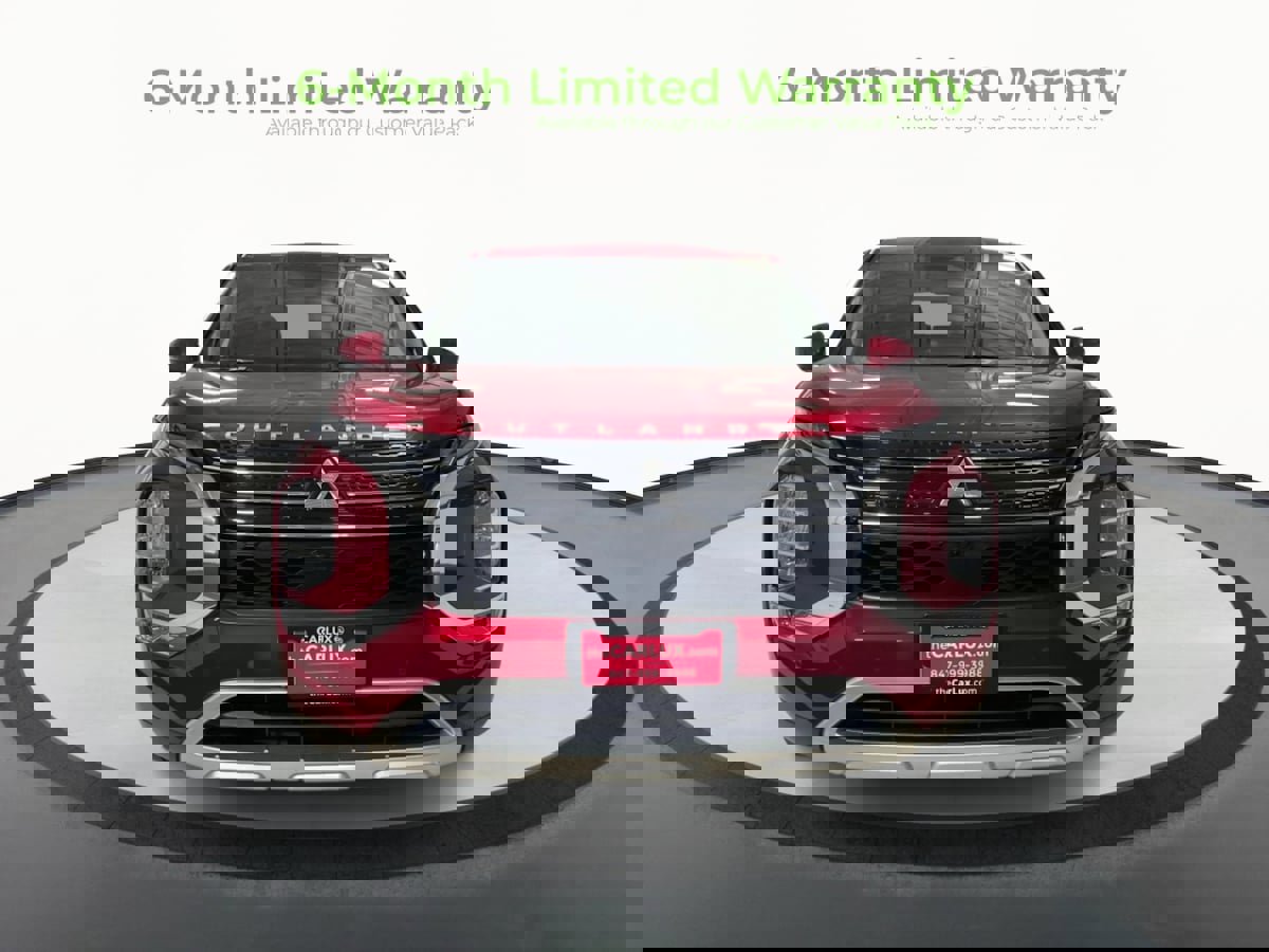 Used 2023 Mitsubishi Outlander SE image 2