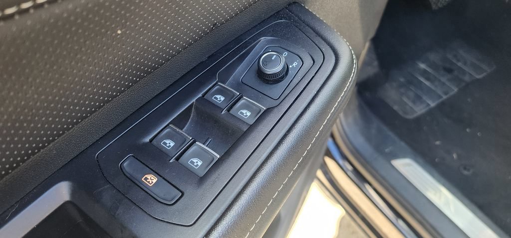 Used 2025 Volkswagen Atlas SE AWD/4WD image 11