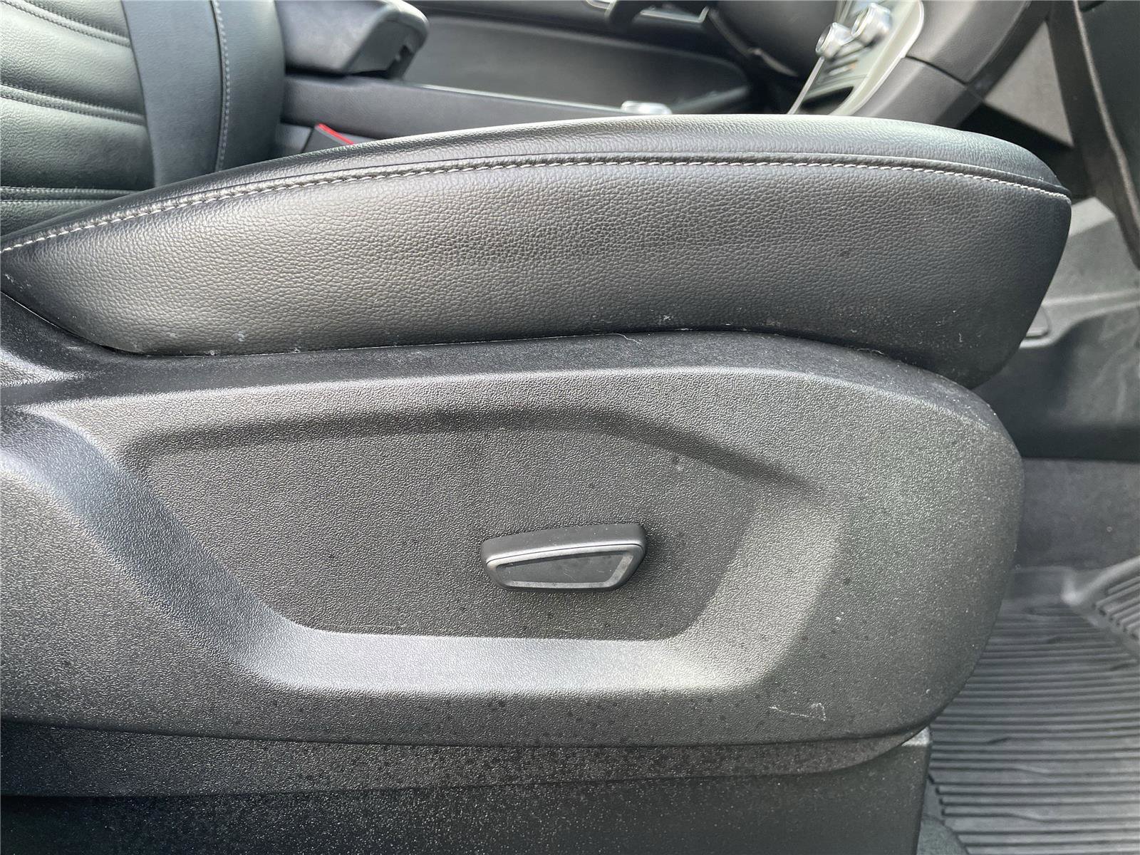 Used 2024 Ford Edge SEL w/ Convenience Package image 38