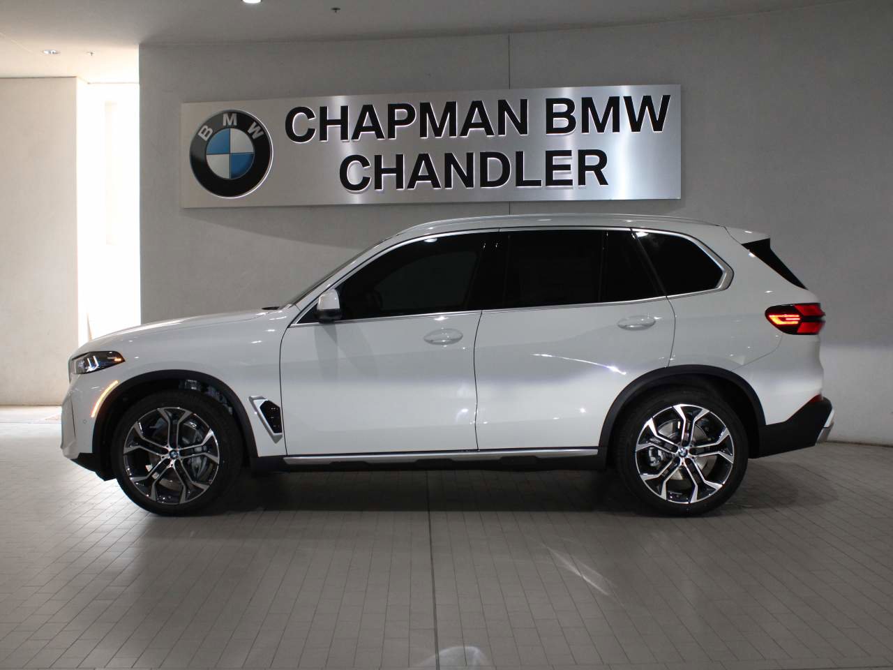 Certified 2026 BMW X5 xDrive40i AWD/4WD image 3
