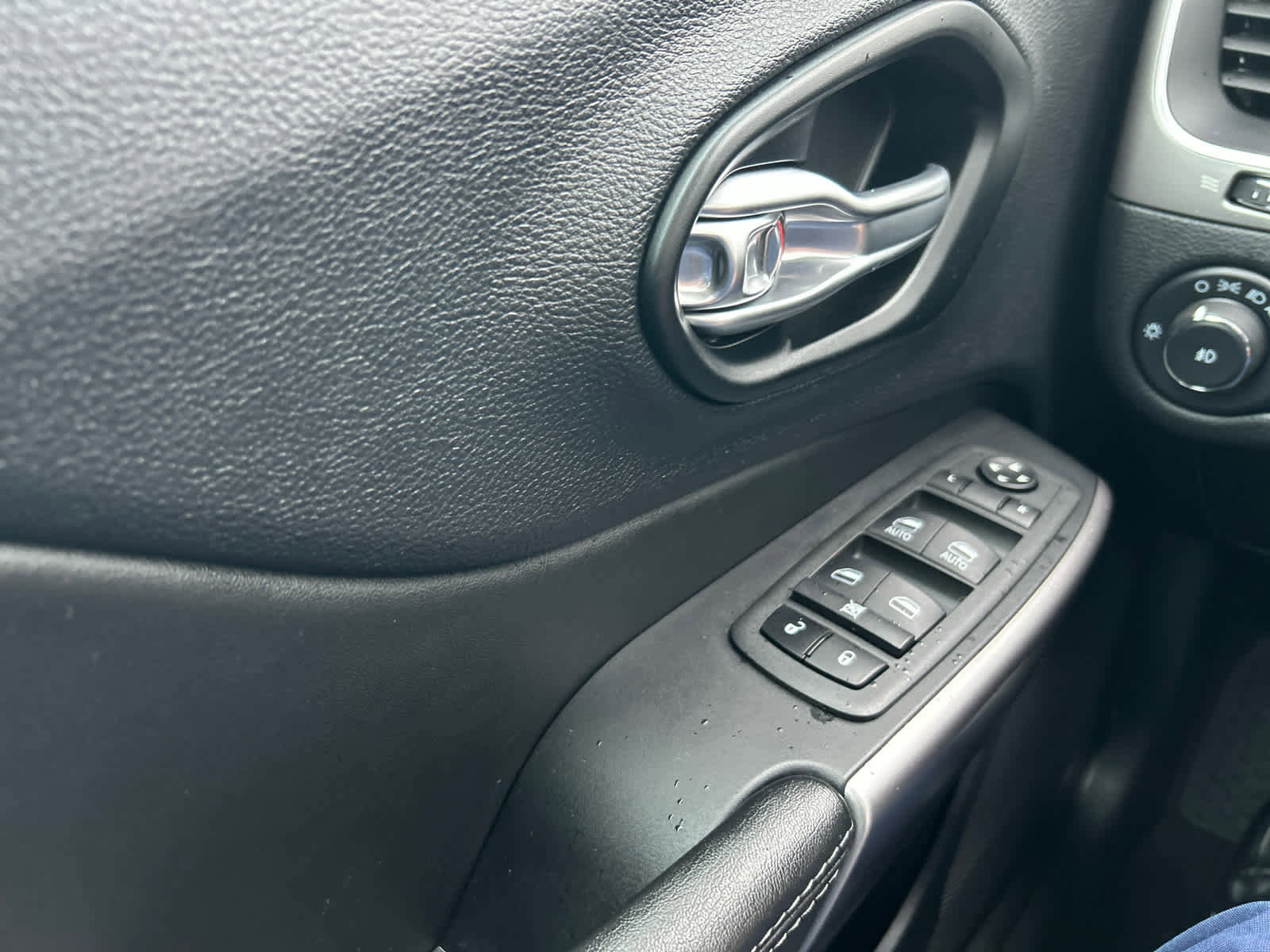 Used 2022 Jeep Cherokee Latitude Lux w/ Sun & Sound Group image 40