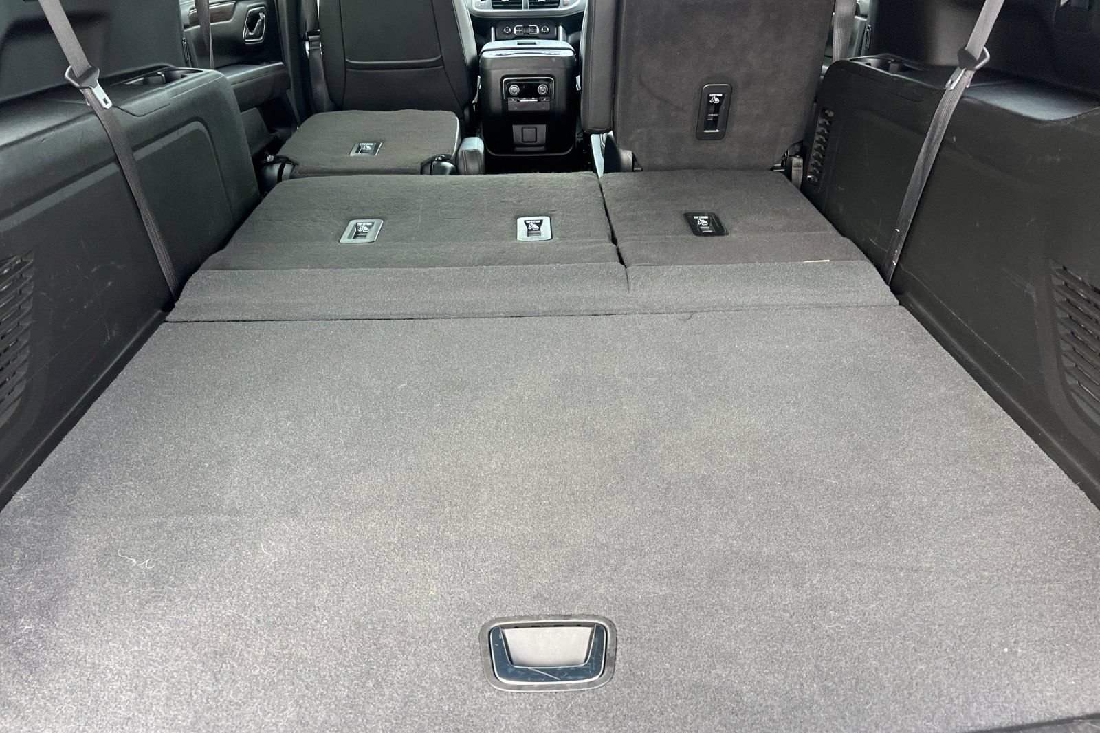 Used 2023 Chevrolet Suburban Premier AWD/4WD image 16