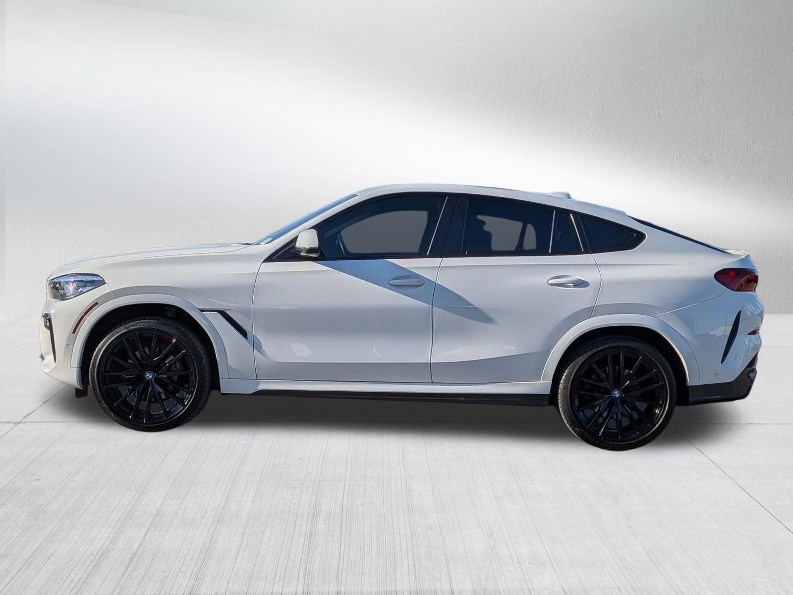 Used 2021 BMW X6 sDrive40i w/ M Sport Package image 2