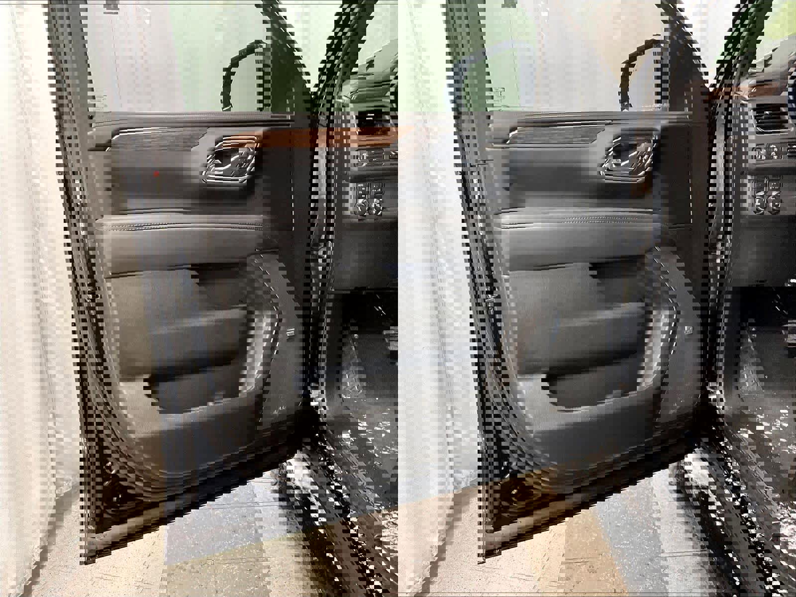 Used 2023 Chevrolet Tahoe High Country image 9