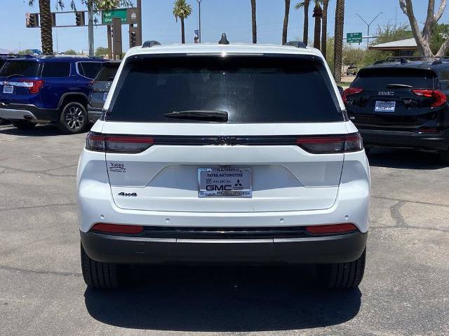 Used 2023 Jeep Grand Cherokee Altitude AWD/4WD image 5