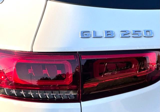 Used 2022 Mercedes-Benz GLB 250 4MATIC image 10