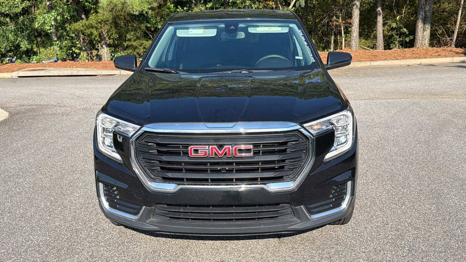 Used 2024 GMC Terrain SLE AWD/4WD image 3