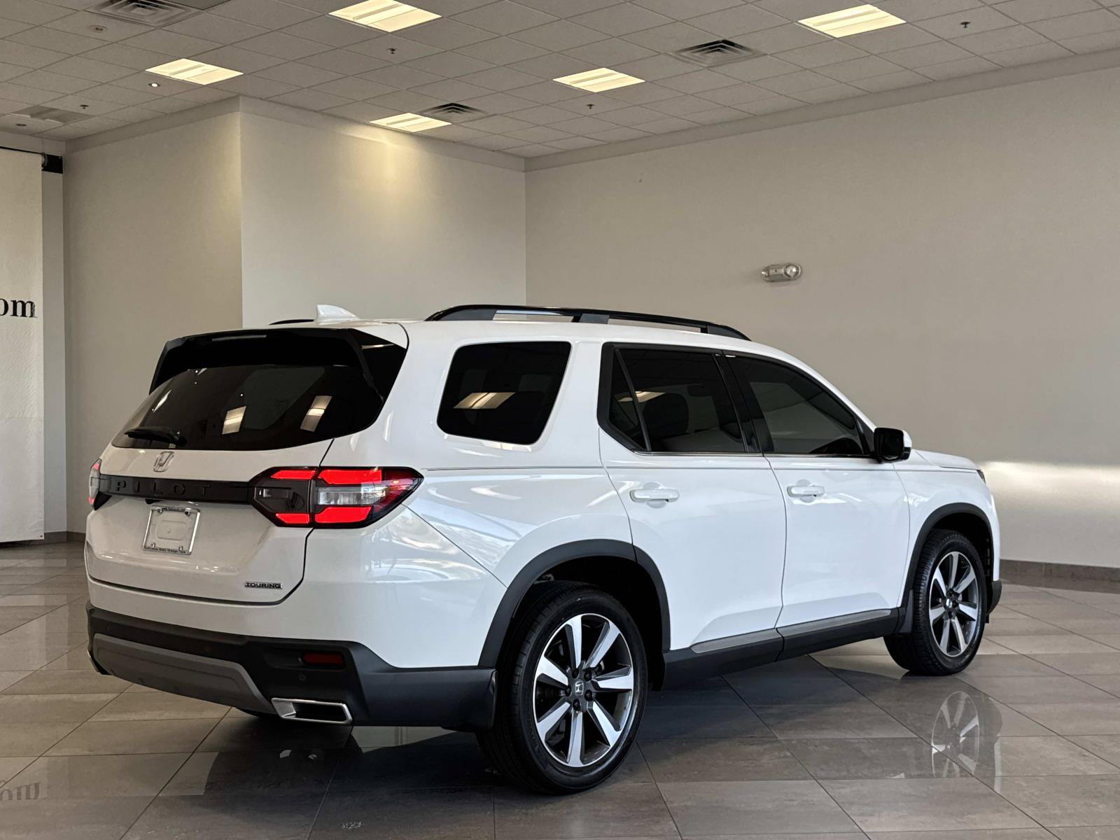 Used 2025 Honda Pilot Touring image 24