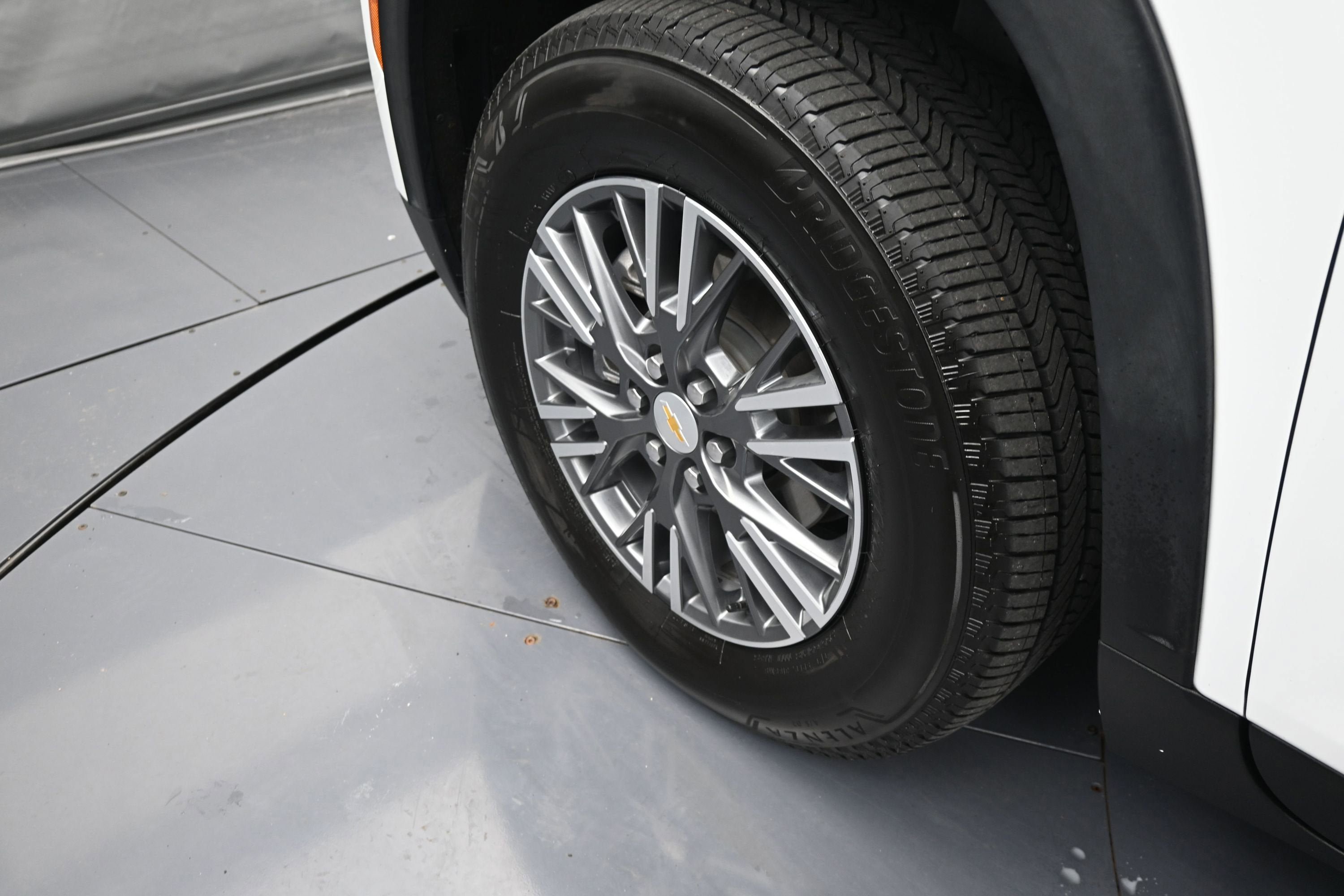 Used 2026 Chevrolet Traverse LT w/ Driver Confidence Package FWD image 29