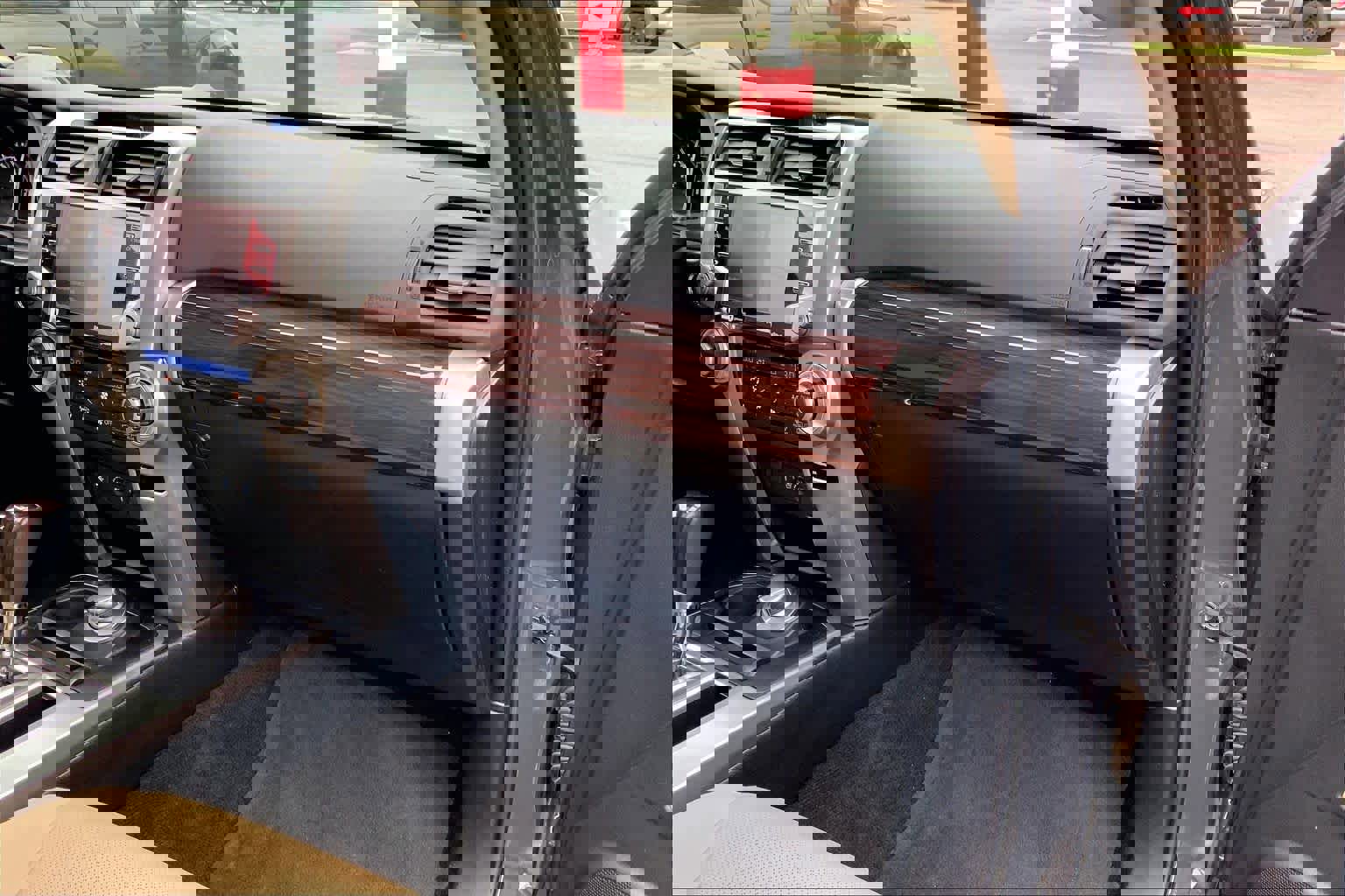 Used 2024 Toyota 4Runner Limited AWD/4WD image 19