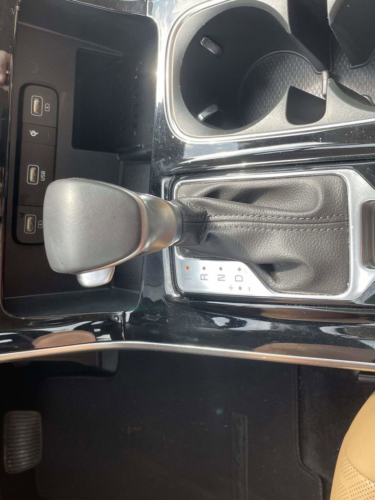 Used 2024 Kia Carnival EX FWD image 17