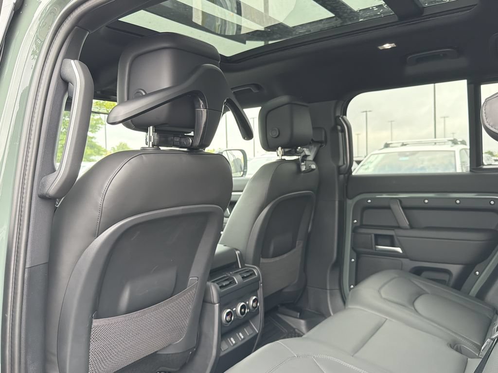 New 2026 Land Rover Defender 110 Trophy Edition AWD/4WD image 12