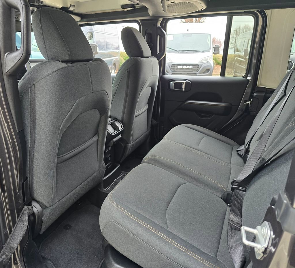 Used 2025 Jeep Wrangler Unlimited Sahara w/ Safety Group image 26