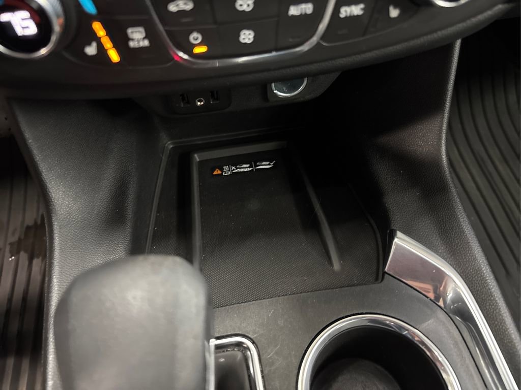 Used 2023 Chevrolet Traverse LT image 40