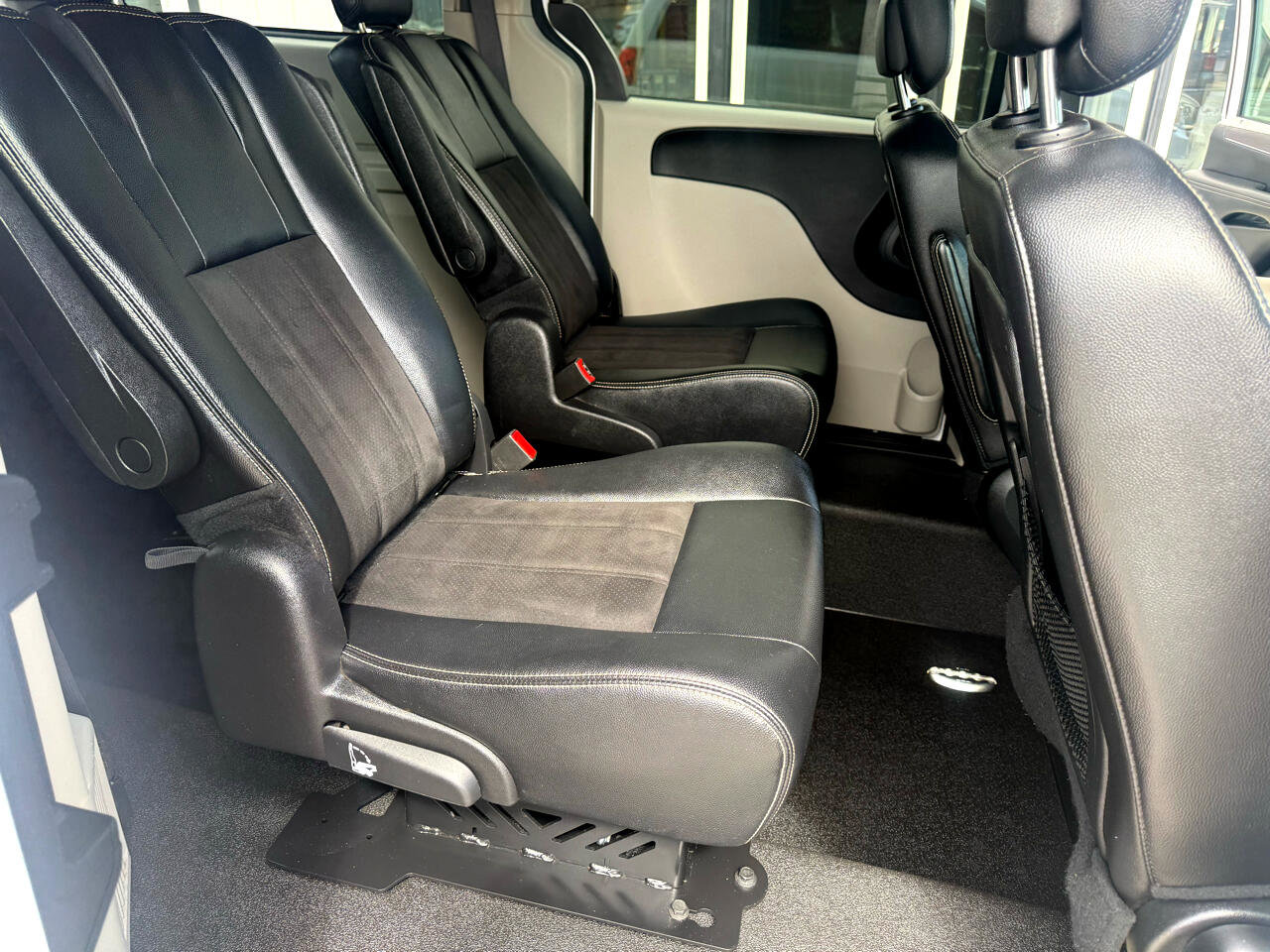 Used 2019 Dodge Grand Caravan SXT image 16
