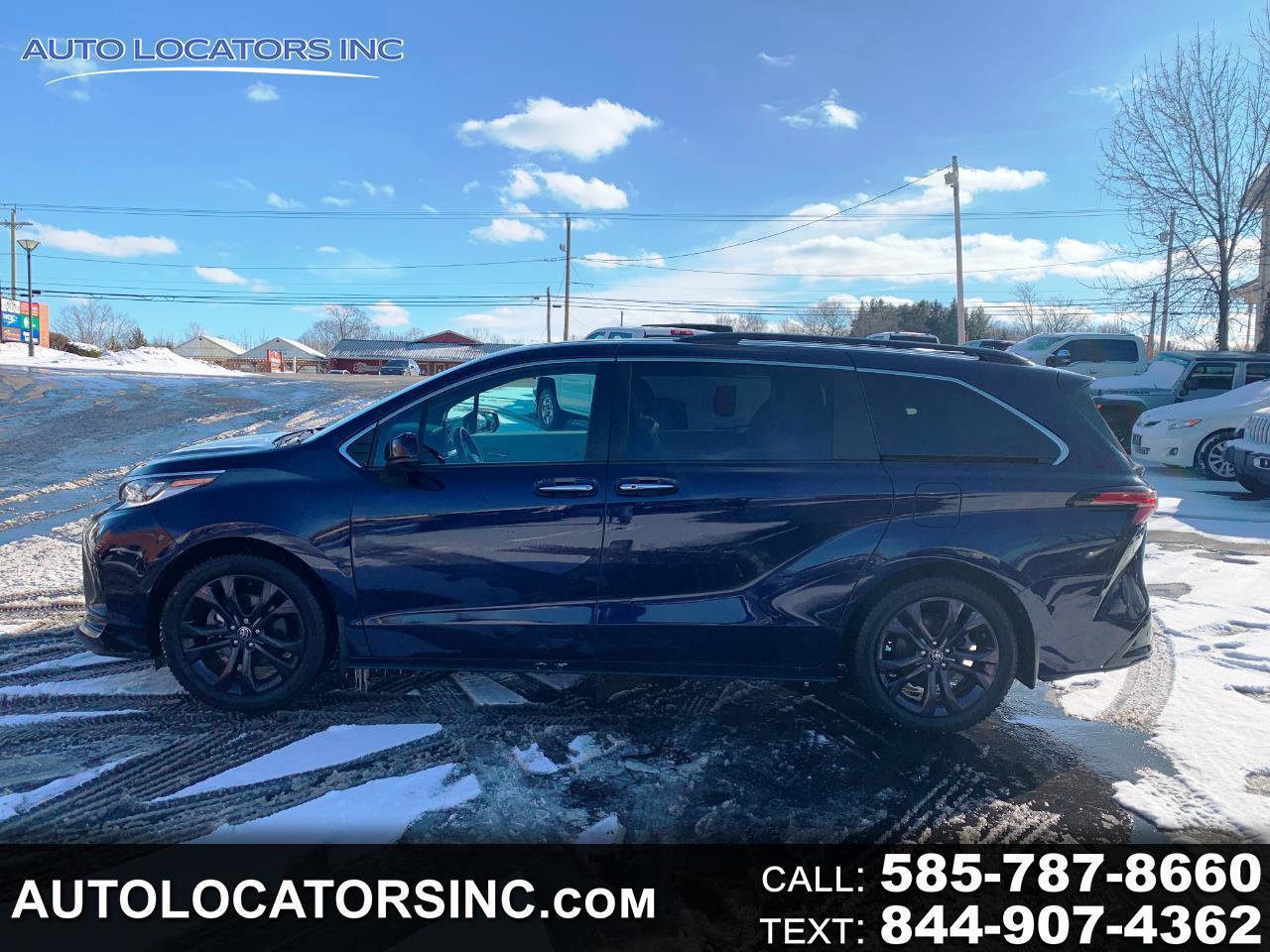 Used 2022 Toyota Sienna XSE image 1