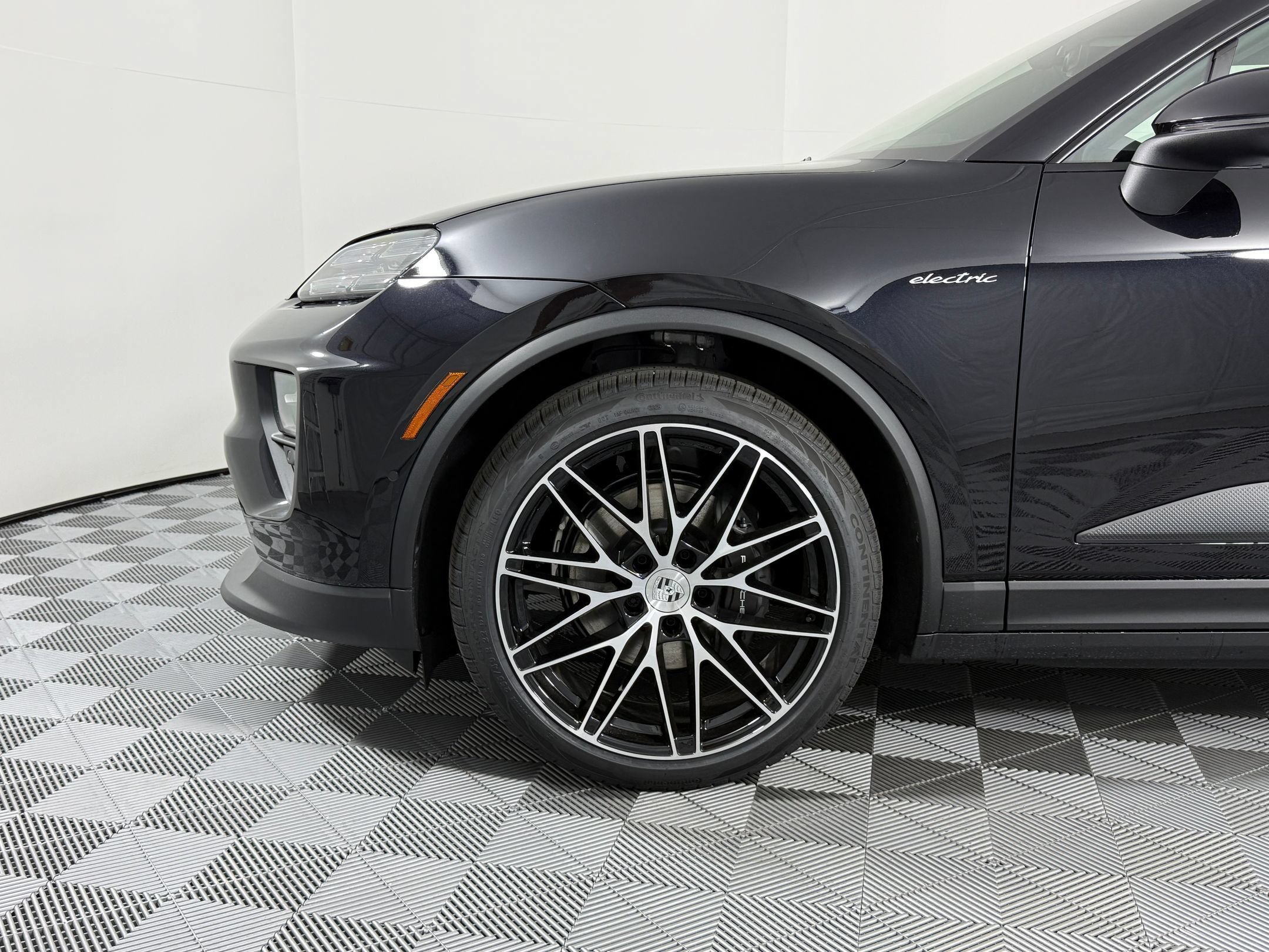 Certified 2026 Porsche Macan Electric RWD image 13