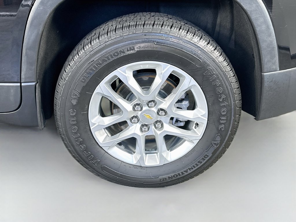 Used 2023 Chevrolet Traverse LS FWD image 33