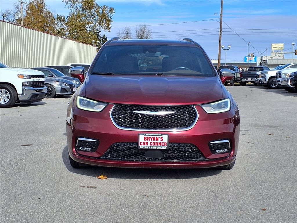 Used 2021 Chrysler Pacifica Limited w/ Uconnect Theater Family Group image 34