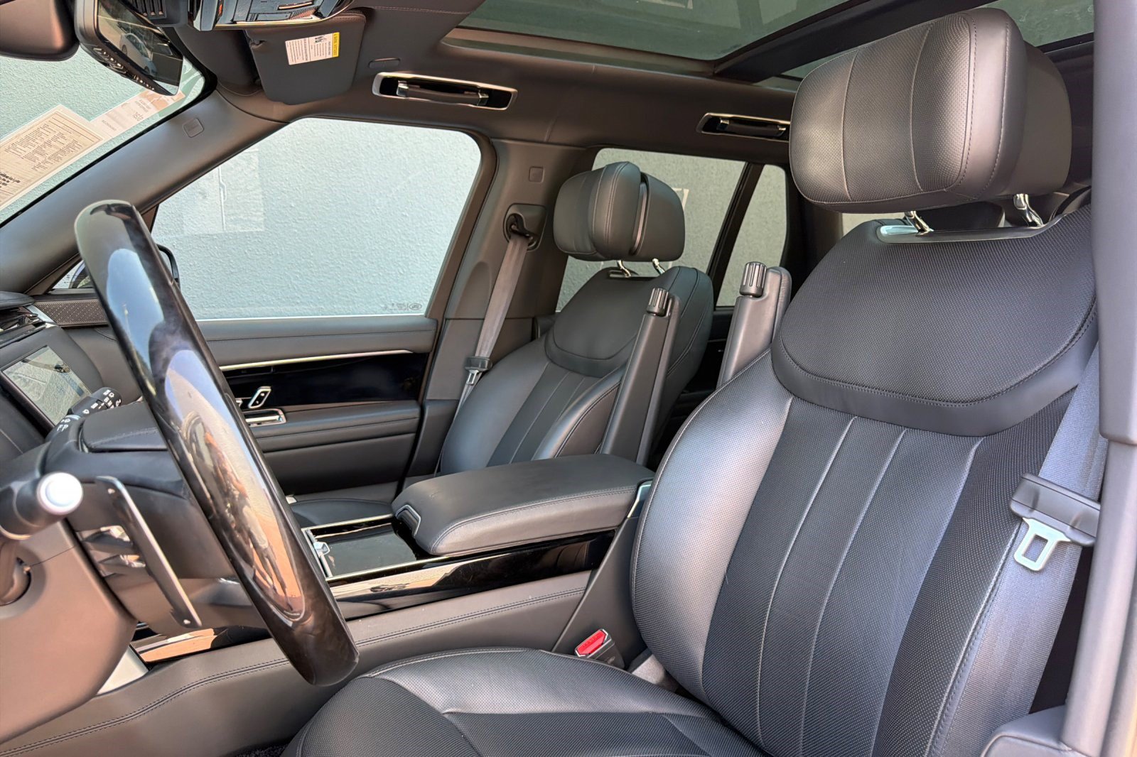 Certified 2025 Land Rover Range Rover Autobiography AWD/4WD image 5