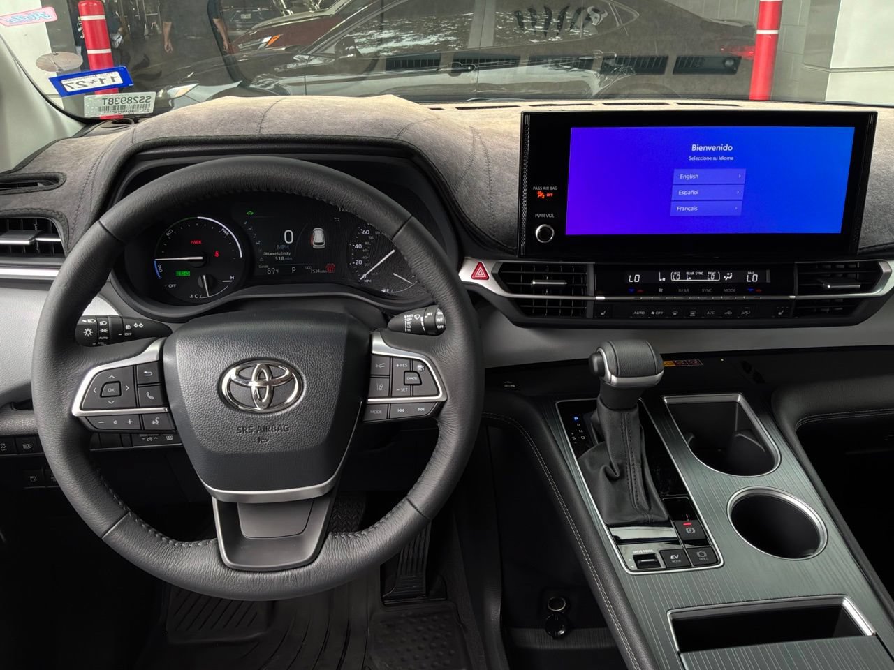 Used 2025 Toyota Sienna XLE FWD image 15