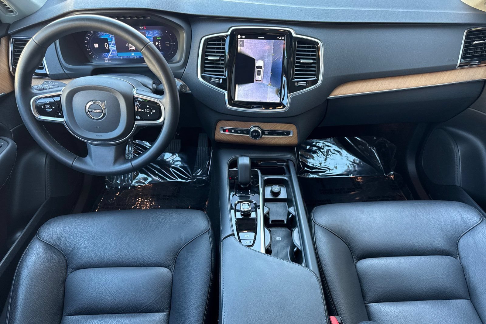 Used 2023 Volvo XC90 T8 Plus w/ Protection Package Premier AWD/4WD image 3